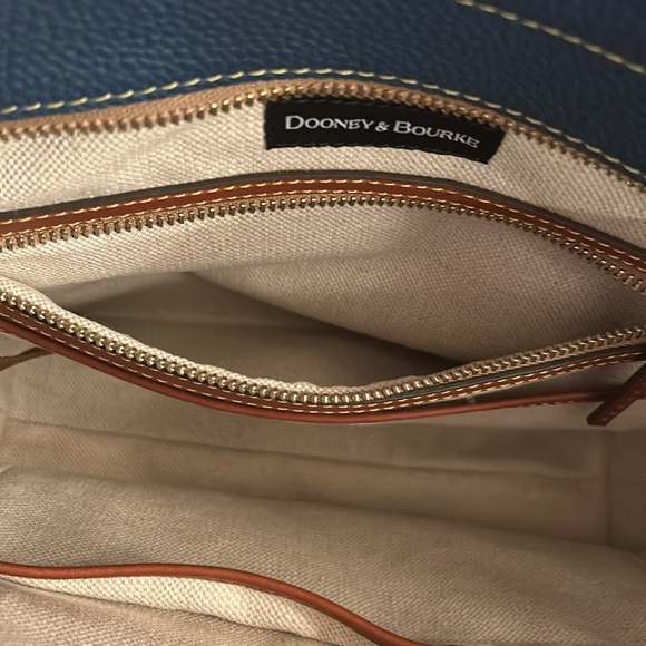 Dooney and Bourke purse - Picture 7 of 11